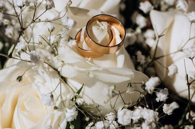 How to Choose Wedding Rings Without Losing Your Cool