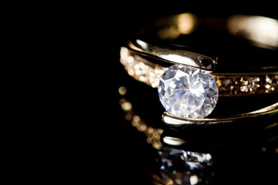 Find Out What Makes Moissanite Sparkle and Shine