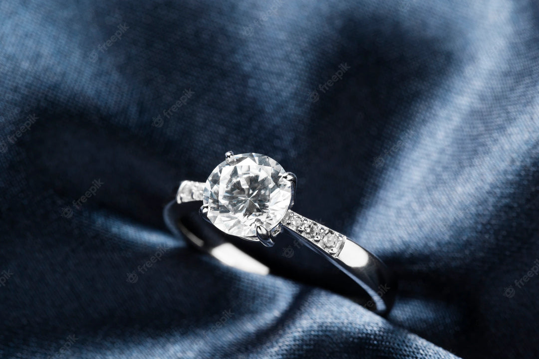 What Stone Size Should I Choose For My Moissanite Engagement Ring?