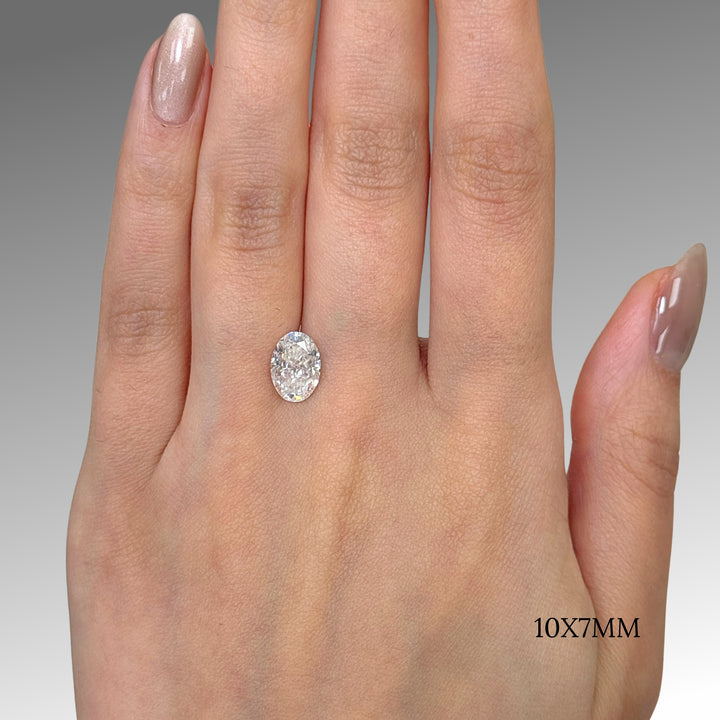 7x10mm ( DEW 2.8ct) oval crushed ice moissanite
