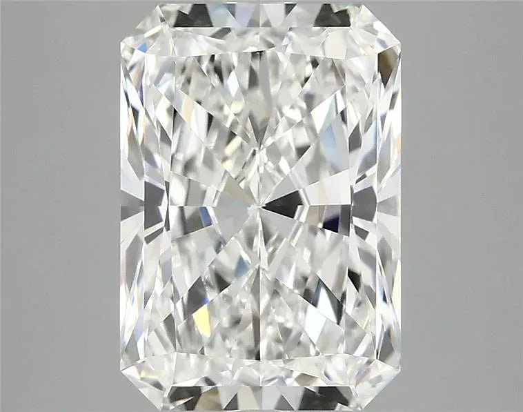3.91ct Radiant Lab Grown Diamond (Colour E, Clarity VVS2, IGI Certified)