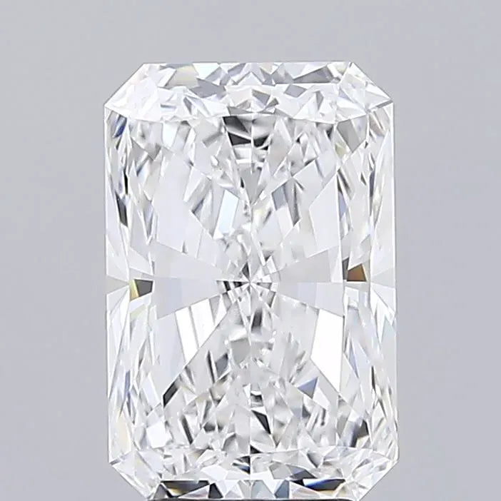 4.04ct Radiant Lab Grown Diamond (Colour E, Clarity VVS2, IGI Certified)