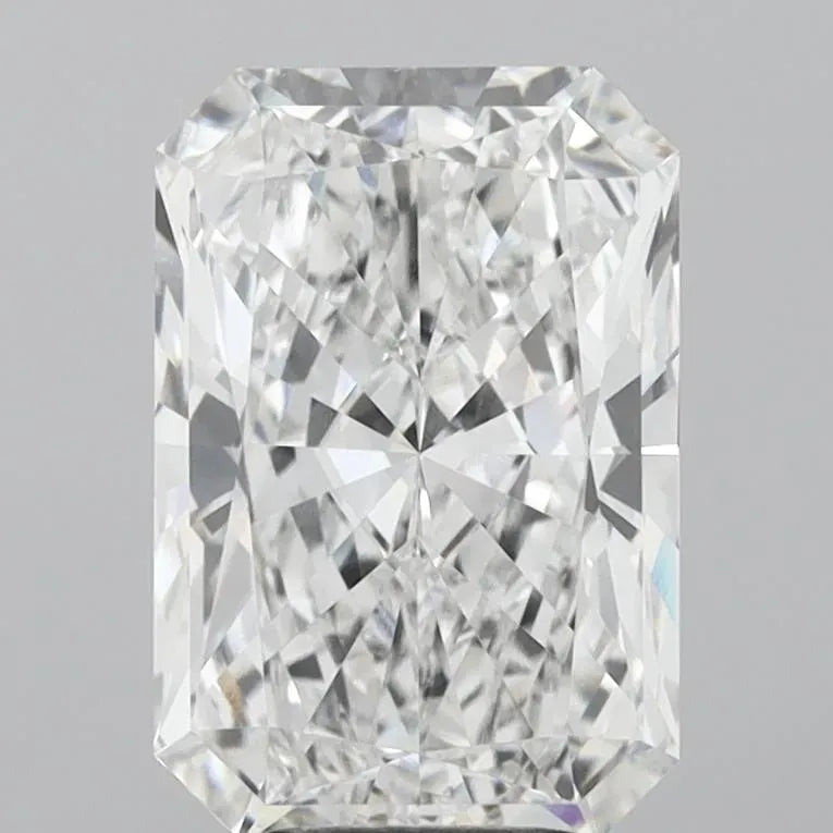 4.04ct Radiant Lab Grown Diamond (Colour E, Clarity VVS2, IGI Certified)