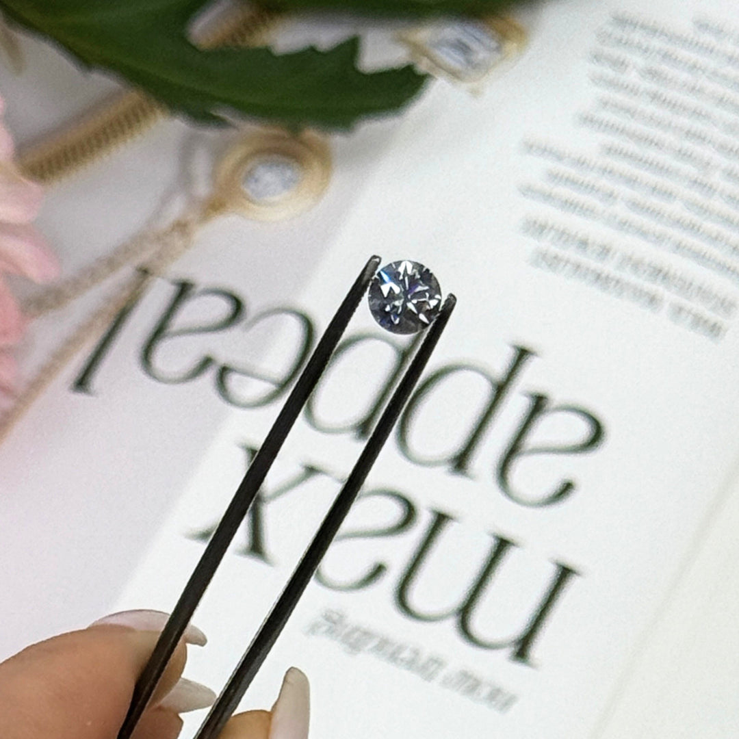 6.5mm ( DEW 1ct) round dark grey moissanite