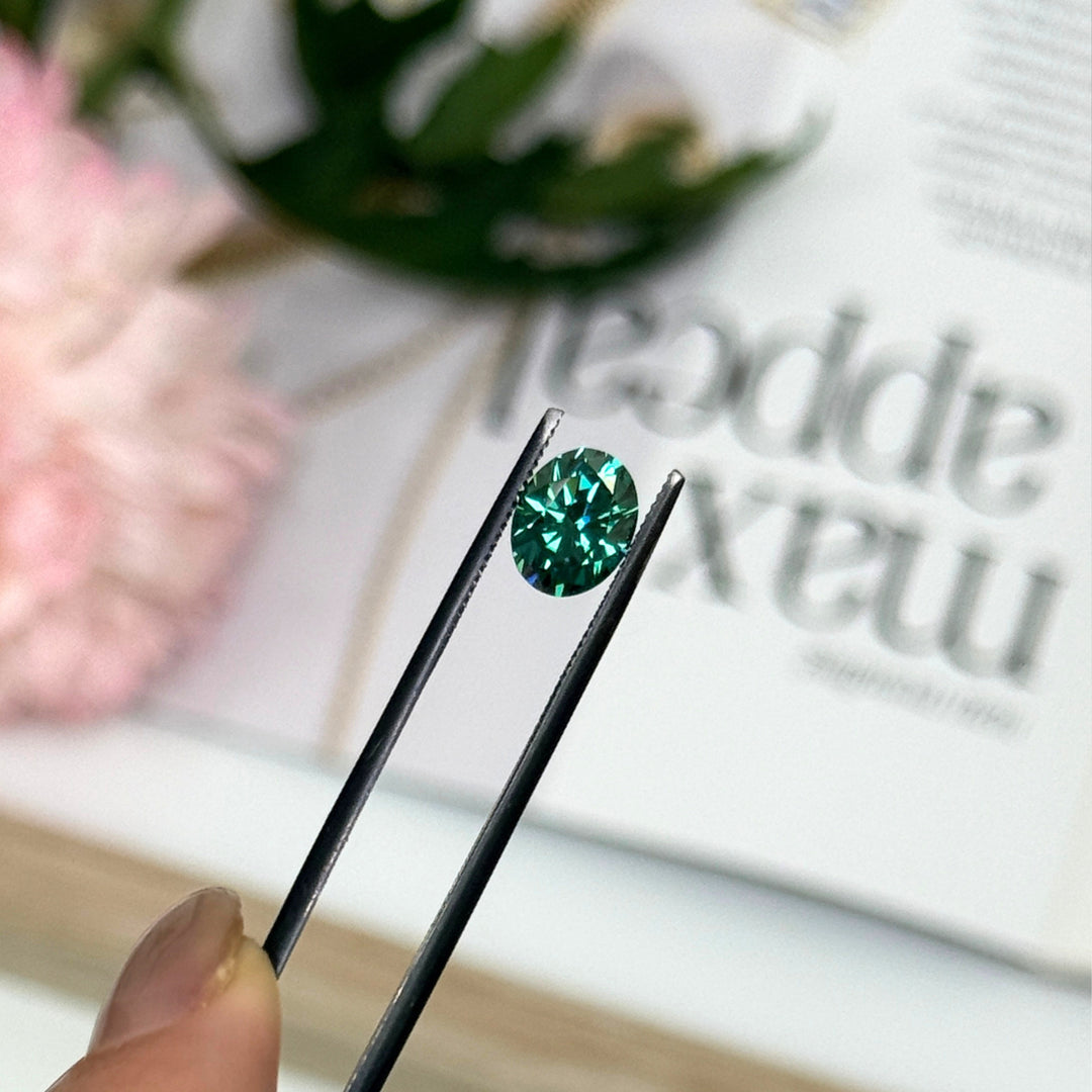 7x9mm ( DEW 2ct) oval  green moissanite