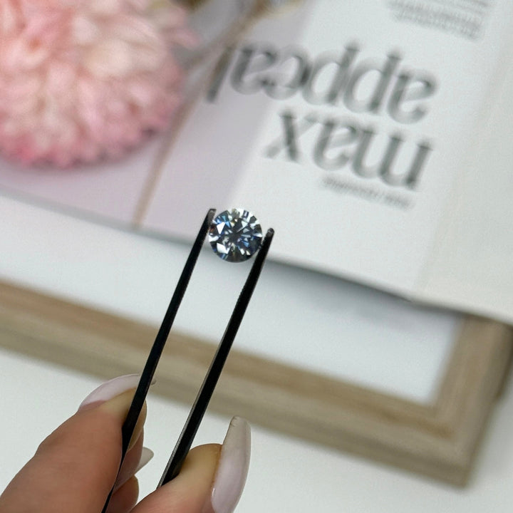 7.5mm ( DEW 1.5ct) round dark grey moissanite
