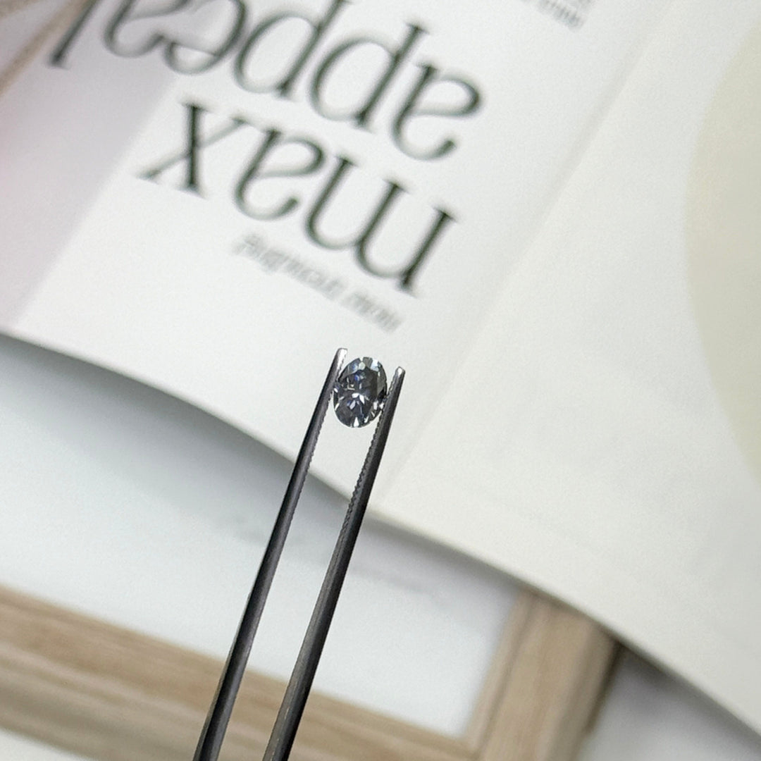 7x5mm ( DEW 1ct) oval dark grey moissanite