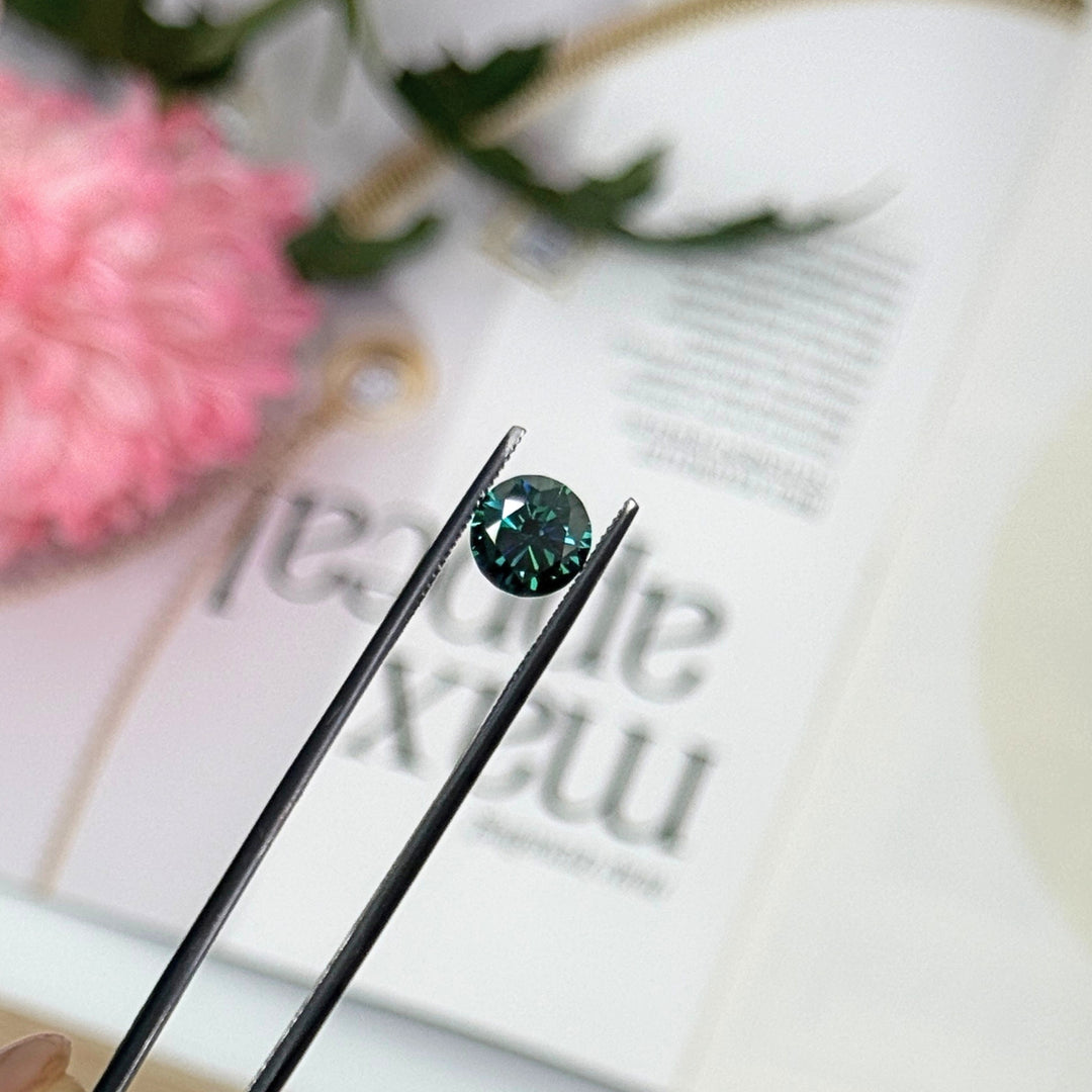 8mm ( DEW 2ct) round green moissanite