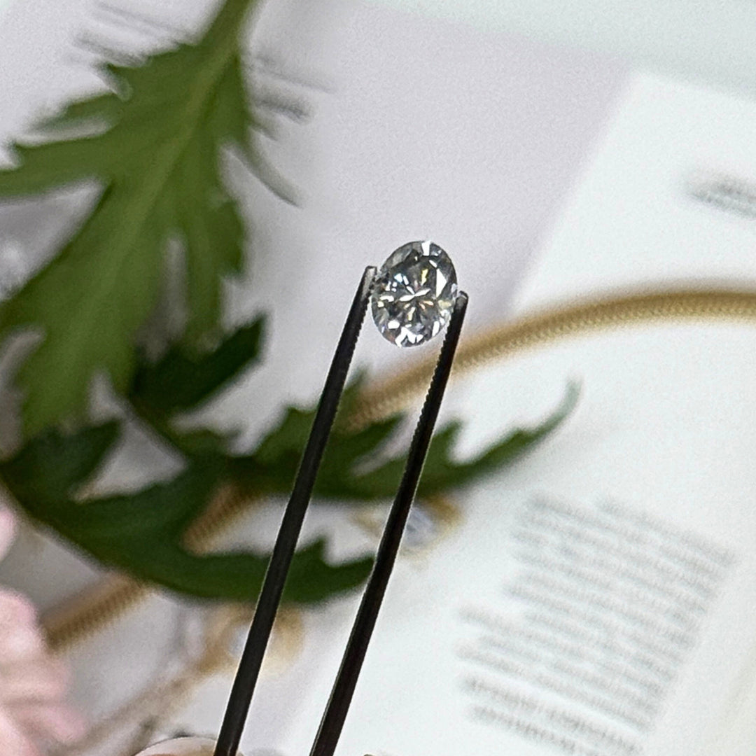 7x9mm ( DEW 2ct) oval light grey moissanite