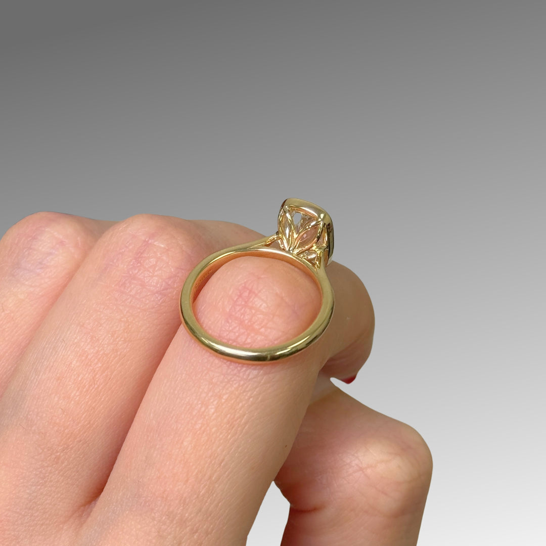 Bague de fiançailles Roya Radiant/Emerald avec diamants créés en laboratoire