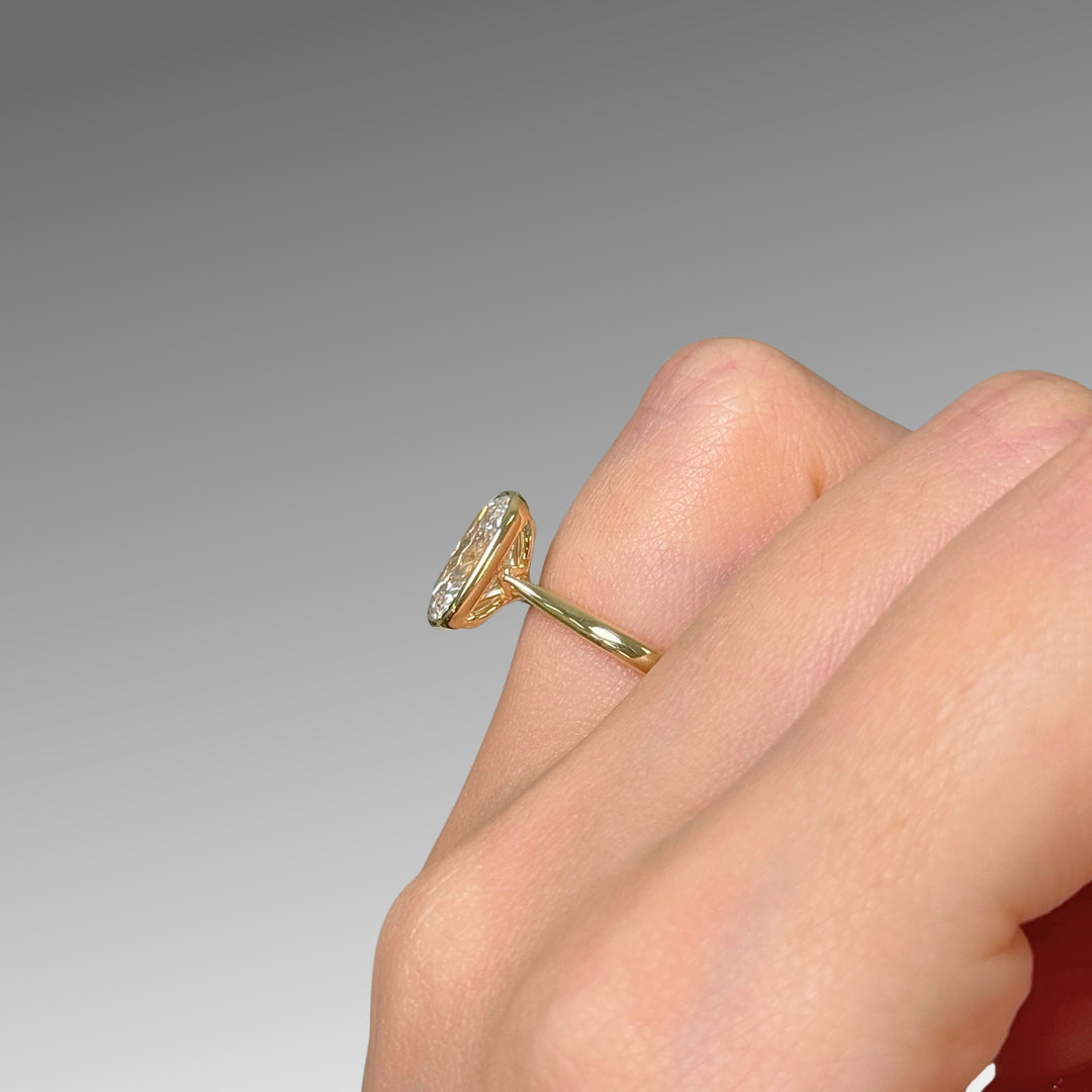 Bague de fiançailles Roya Radiant/Emerald avec diamants créés en laboratoire