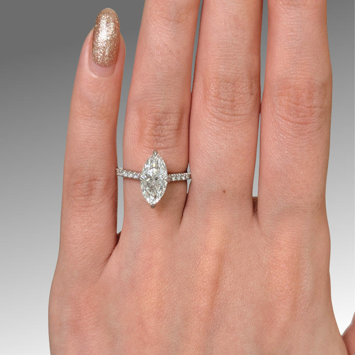 Bague de fiançailles Nelly 2,07 ct en platine avec diamant marquise de laboratoire E/VVS2