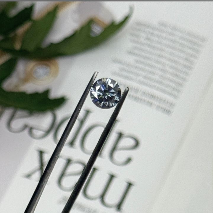8mm ( DEW 2ct) round dark grey moissanite