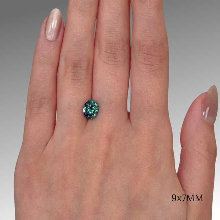 7x9mm ( DEW 2ct) oval  green moissanite