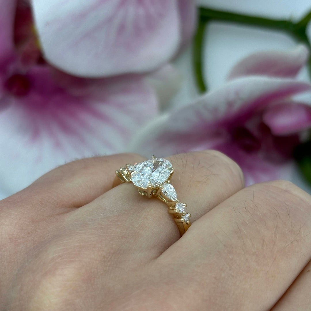 AGI Design Emma Oval Moissanite Engagement Ring