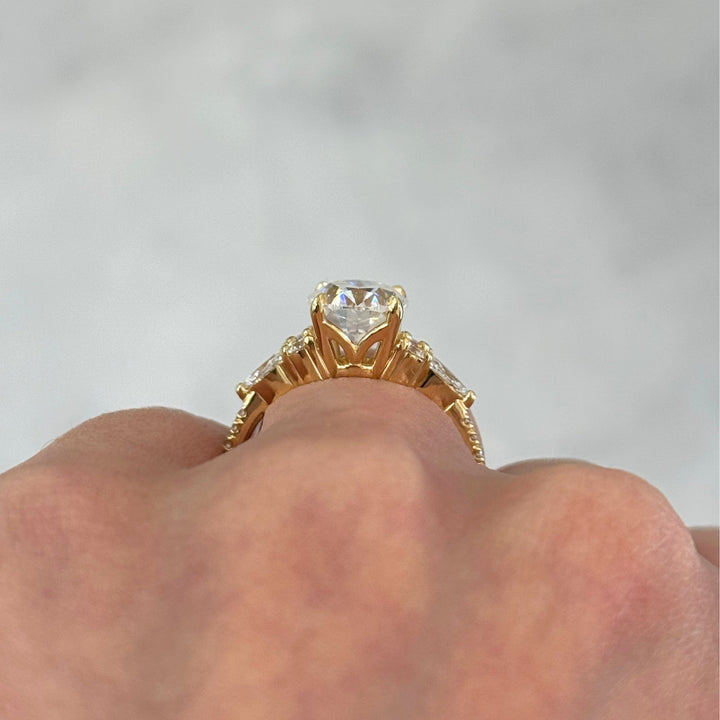 AGI Design Kimia Oval Moissanite Engagement Ring