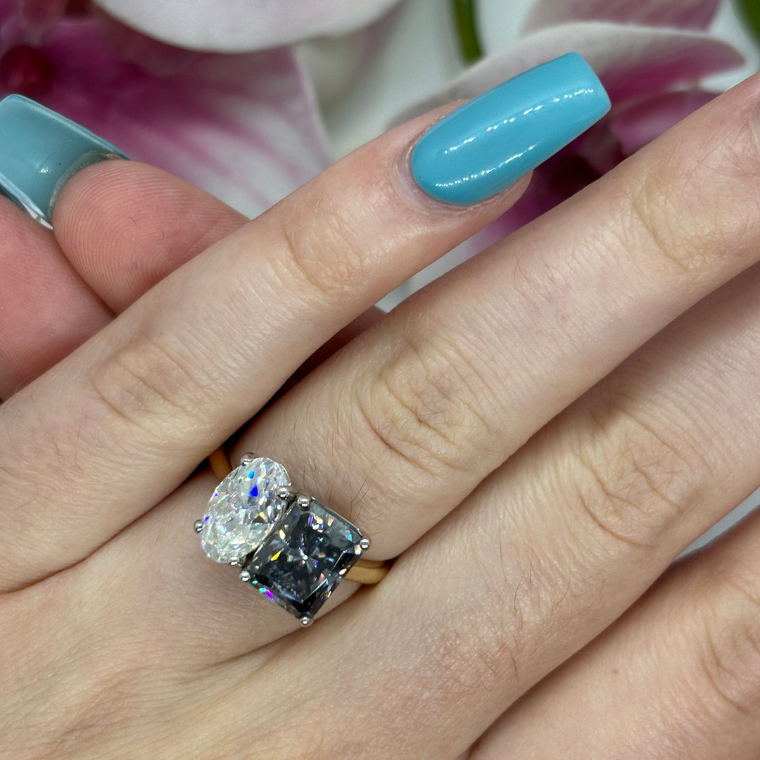 AGI Design Ready to Ship  2.7ct Grey Radiant And 2.5ct Oval Moissanites Engagement Ring/Two Tone Toi Et Moi Ring