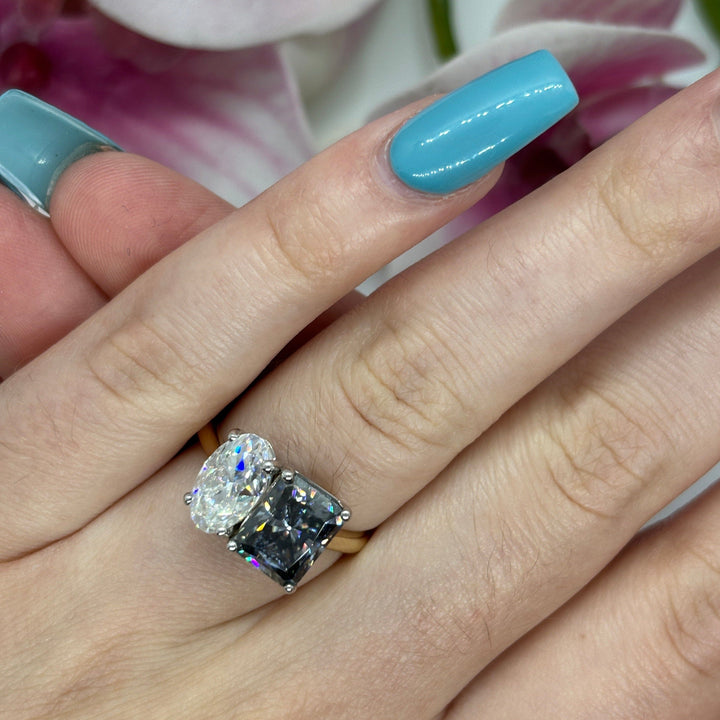 AGI Design Ready to Ship  2.7ct Grey Radiant And 2.5ct Oval Moissanites Engagement Ring/Two Tone Toi Et Moi Ring