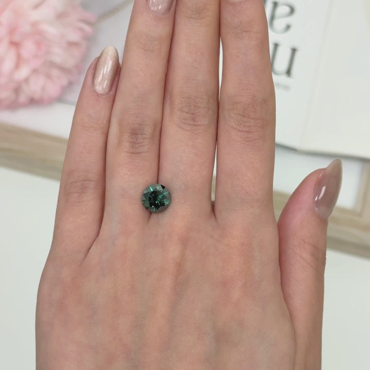 8.5mm ( DEW 2.5ct) round dark green moissanite