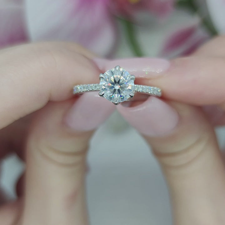 Bague de fiançailles tulipe ronde en moissanite Elsa