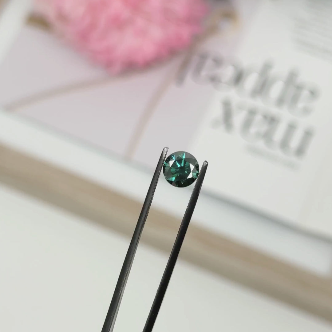 7.5mm ( DEW 1.5ct) round dark green moissanite