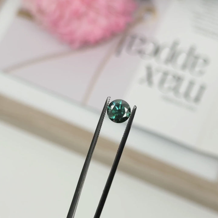 7.5mm ( DEW 1.5ct) round dark green moissanite