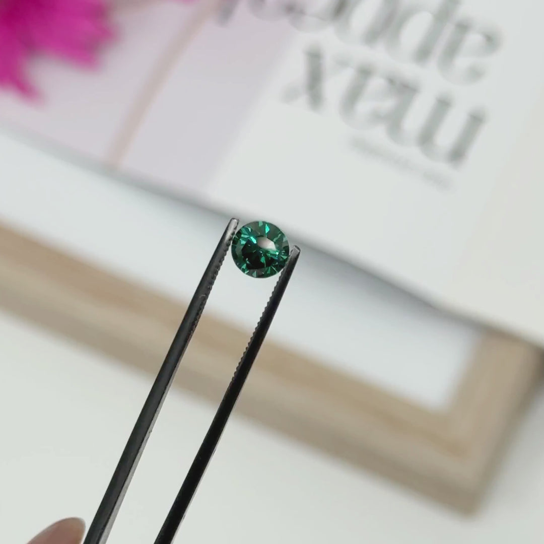 6.5mm ( DEW 1ct) round dark green moissanite