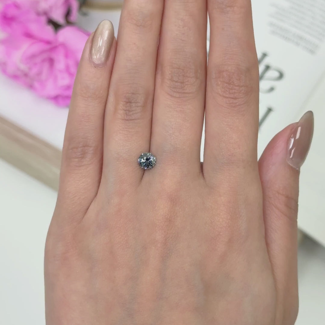 5.7mm ( DEW 0.5ct) round dark grey moissanite