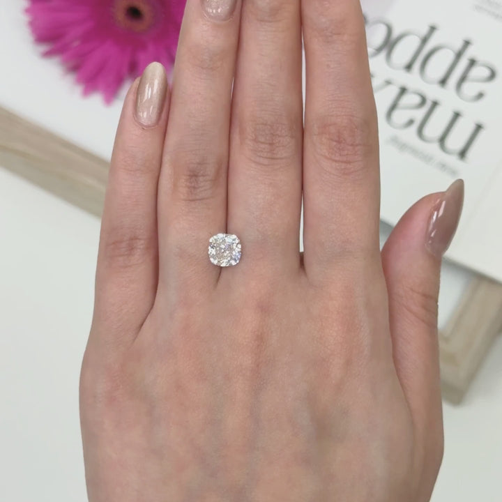 7.5mm ( DEW 2ct) square cushion crushed ice moissanite