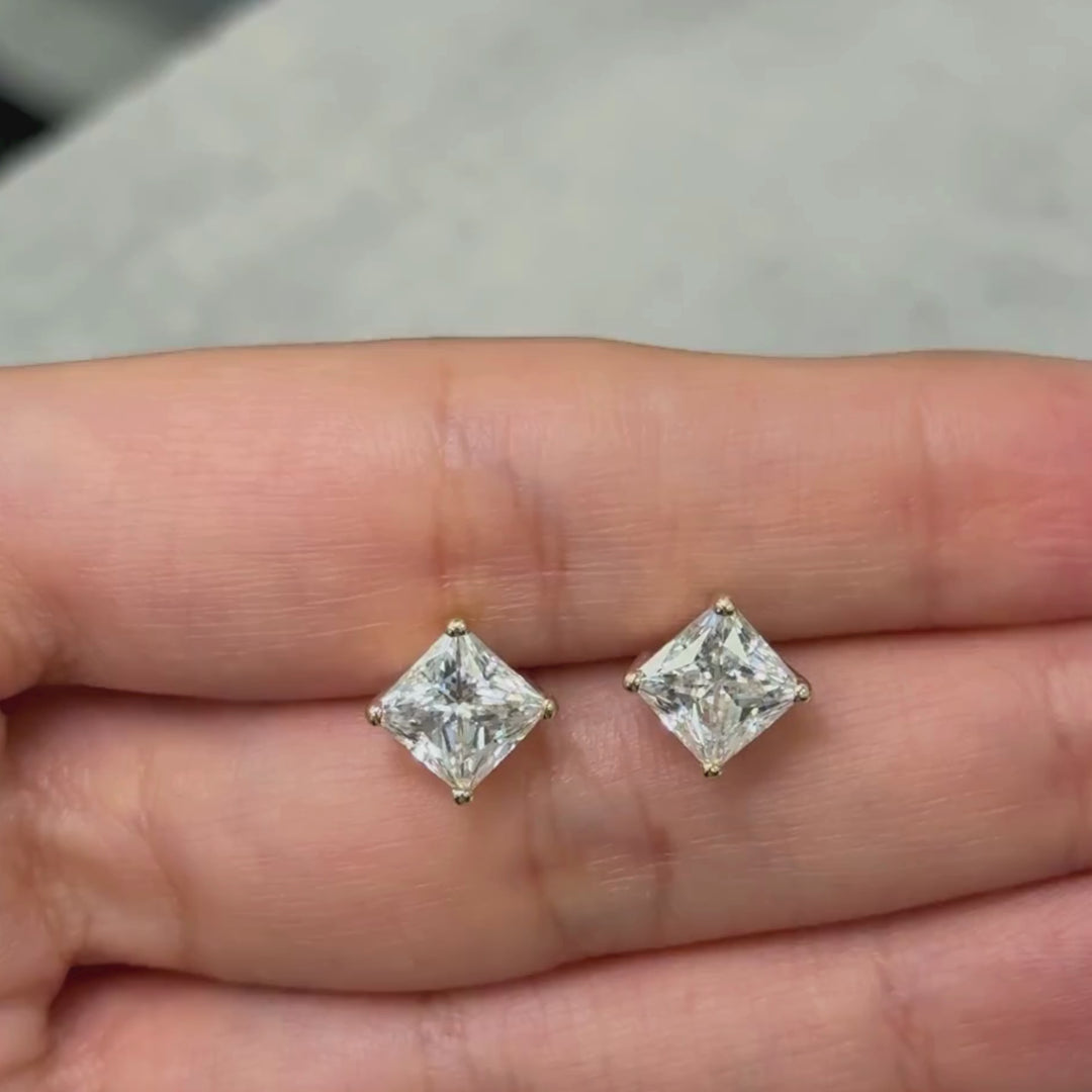 Boucles d'oreilles à tige en moissanite taille princesse 3 carats en or jaune 14 carats