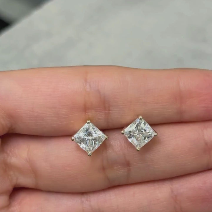 Boucles d'oreilles à tige en moissanite taille princesse 3 carats en or jaune 14 carats