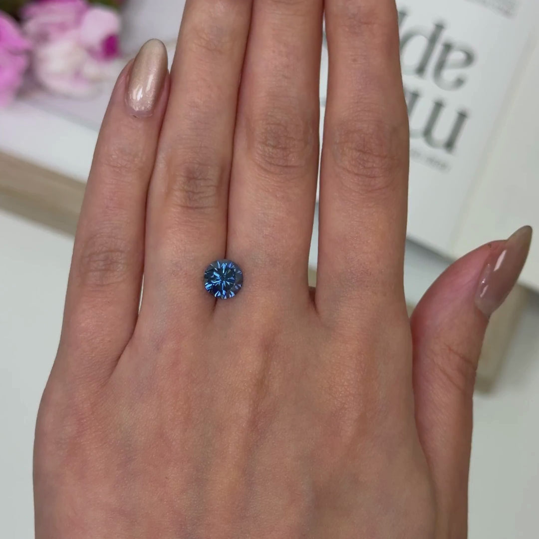7.5mm ( DEW 1.5ct) round blue moissanite