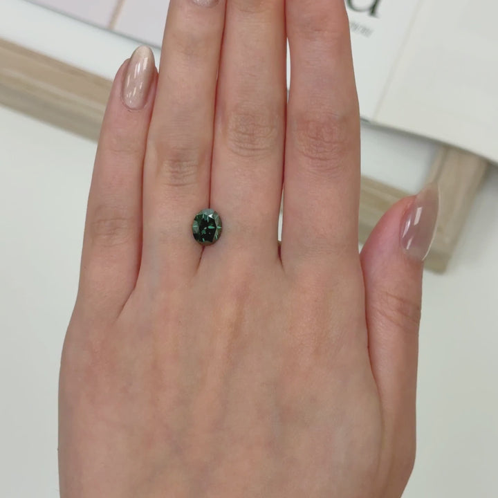 7x9mm ( DEW 2ct) oval green moissanite