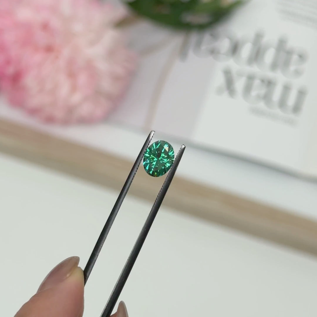 7x9mm ( DEW 2ct) oval  green moissanite
