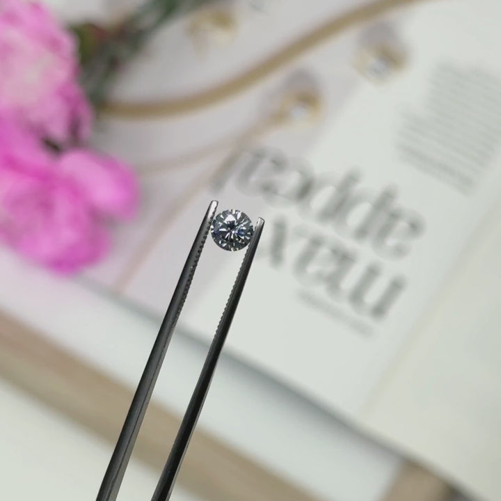5.7mm ( DEW 0.5ct) round dark grey moissanite