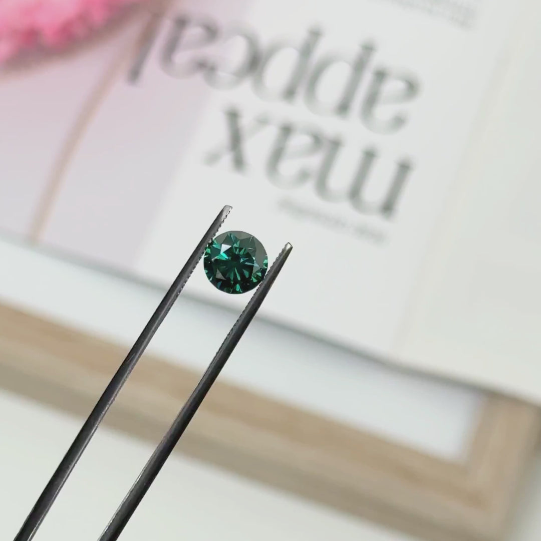 8mm ( DEW 2ct) round green moissanite