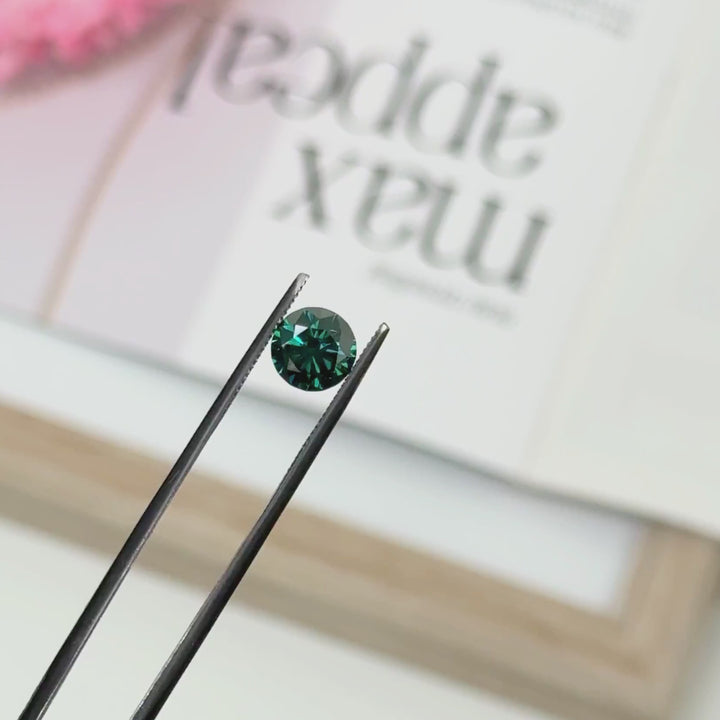 8mm ( DEW 2ct) round green moissanite