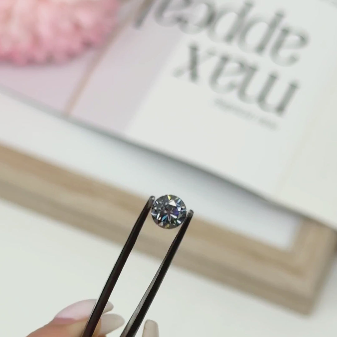 6.5mm ( DEW 1ct) round dark grey moissanite