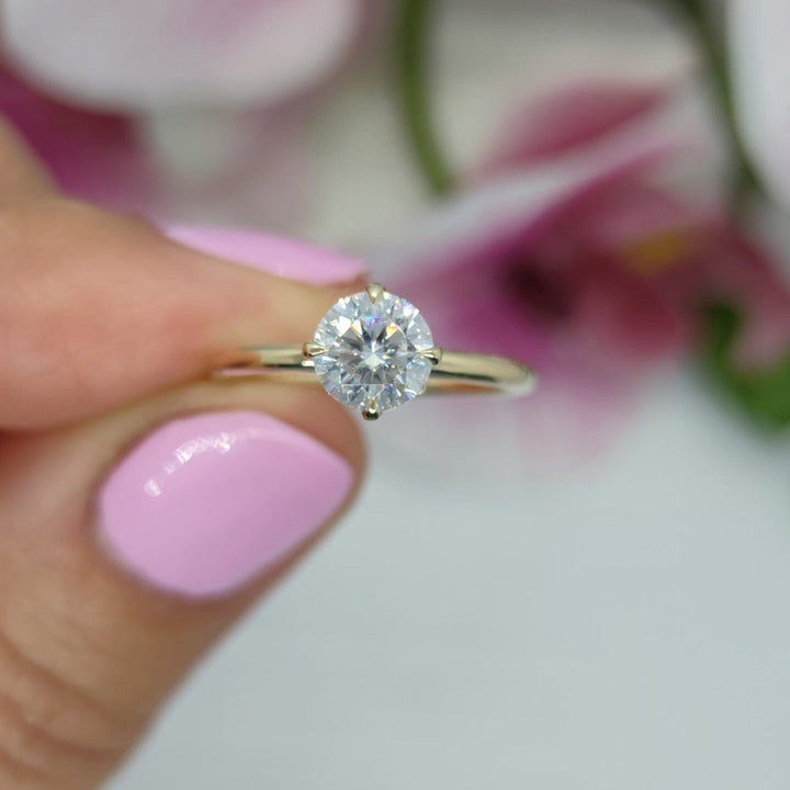 AGIDesignShop Lisa Round Moissanite Engagement Ring