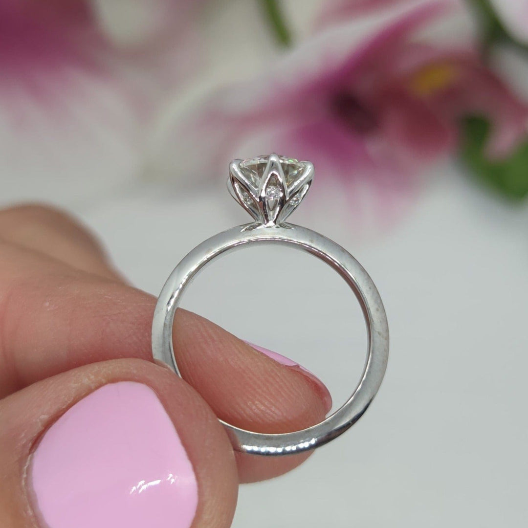 AGI Design Noa Round Moissanite Engagement Ring With Knife Edge Band