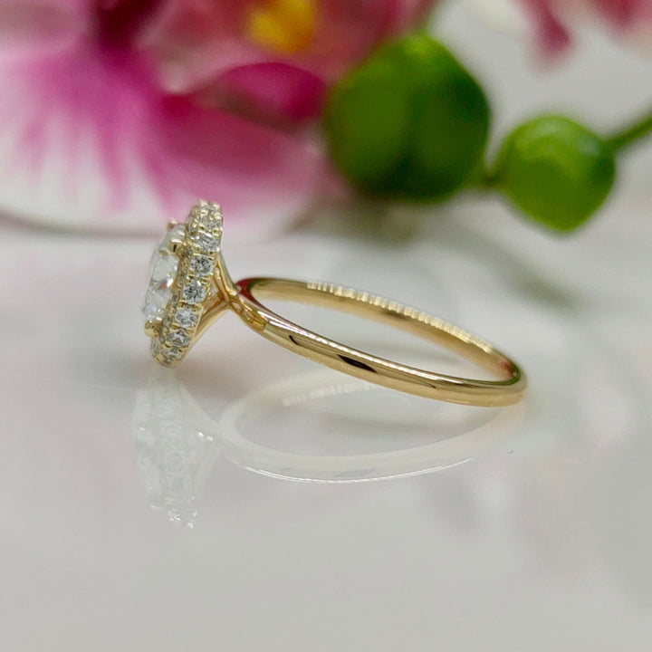 AGI Design Willow Round Moissanite Engagement Ring